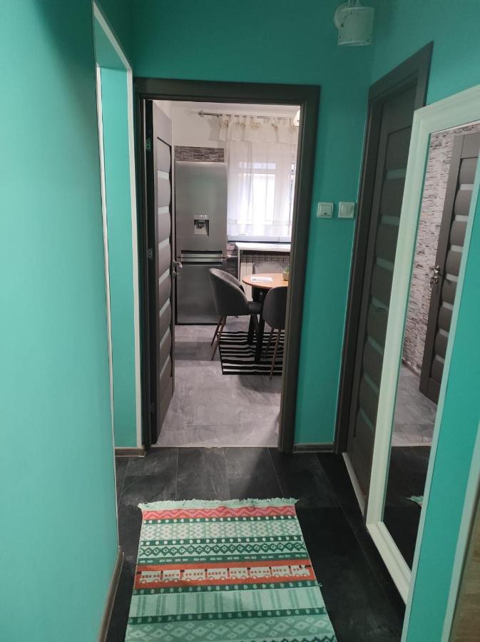 Private Room Near 3 Min Metrou Crangasi, 40 M2 ブカレスト エクステリア 写真