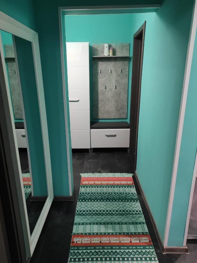 Private Room Near 3 Min Metrou Crangasi, 40 M2 ブカレスト エクステリア 写真